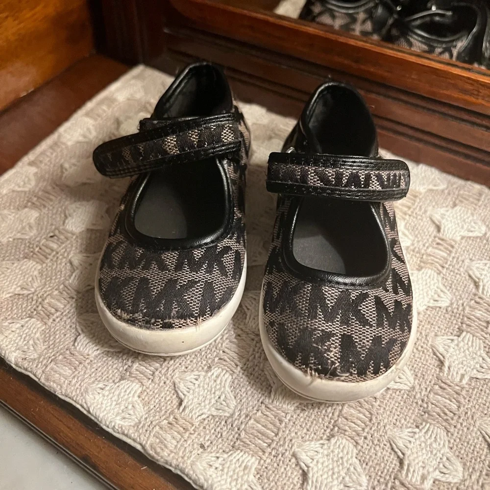 MICHAEL KORS Black and Grey Mary Janes with Velcro Closure Toddler Girl Size 5.5